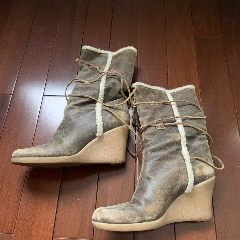 Michael Kors shearling wedge boots size 6 1/2 good condition